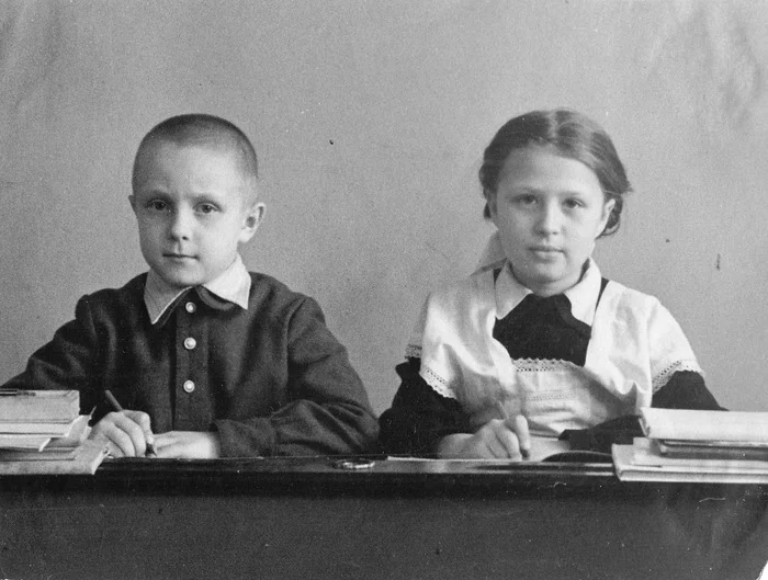 First graders 1956 ... - My, The photo, the USSR, Black and white photo, 50th, First grader, Story