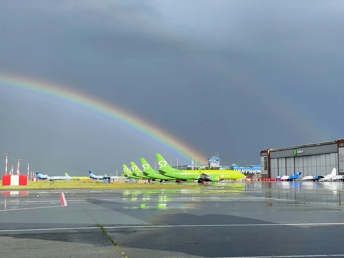 Rainbow S7 - My, Mobile photography, Aviation, Rainbow, After the rain, Novosibirsk, The airport