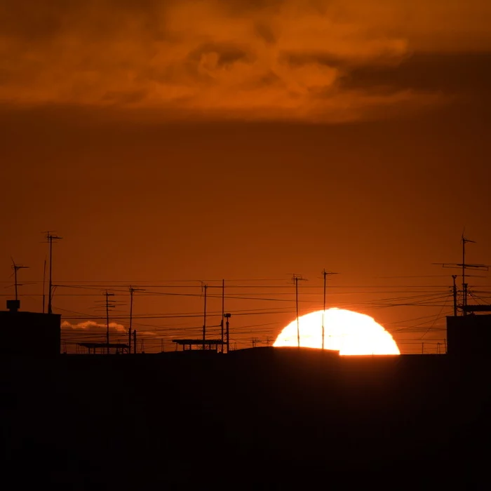 Sunset on the roof of your house - My, Sunset, The photo, The sun, Sky, Roof