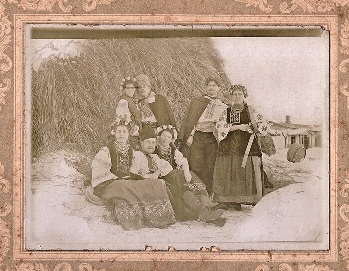 Дореволюционное фото сельской молодёжи