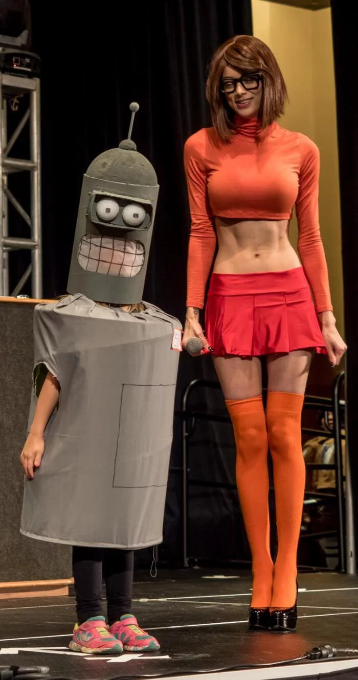 Bender is shocked - Cosplay, Futurama, Velma Dinkley, Bender Rodriguez