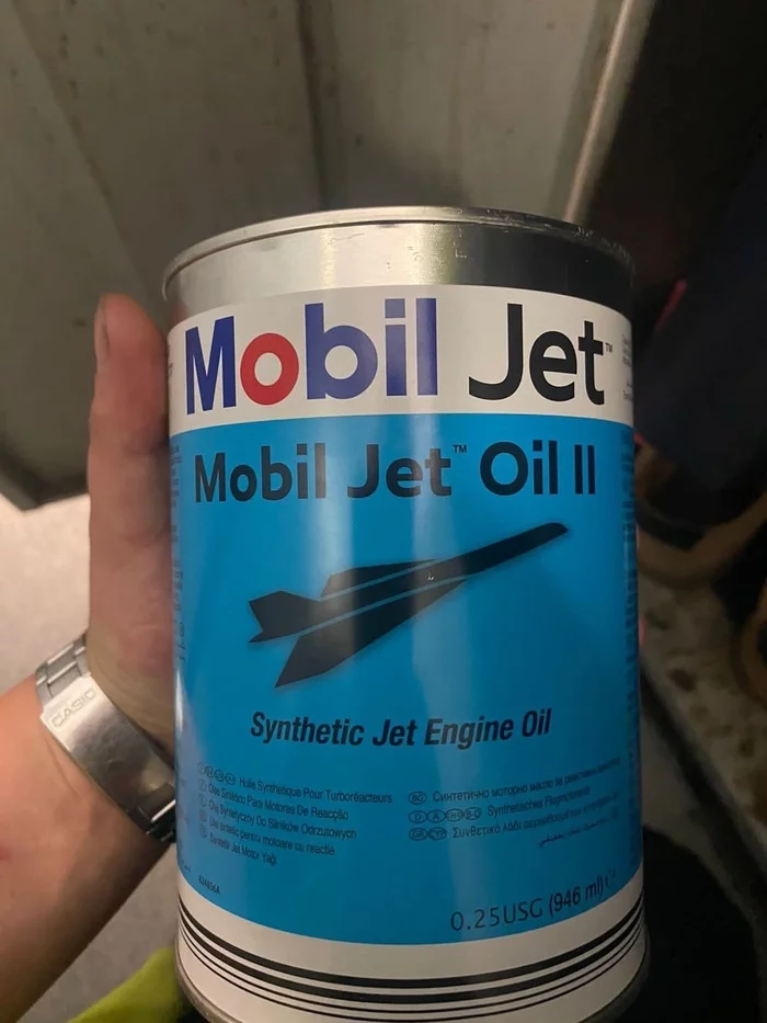 Aircraft refill - My, Motor oil, Airplane, Maintenance, The photo