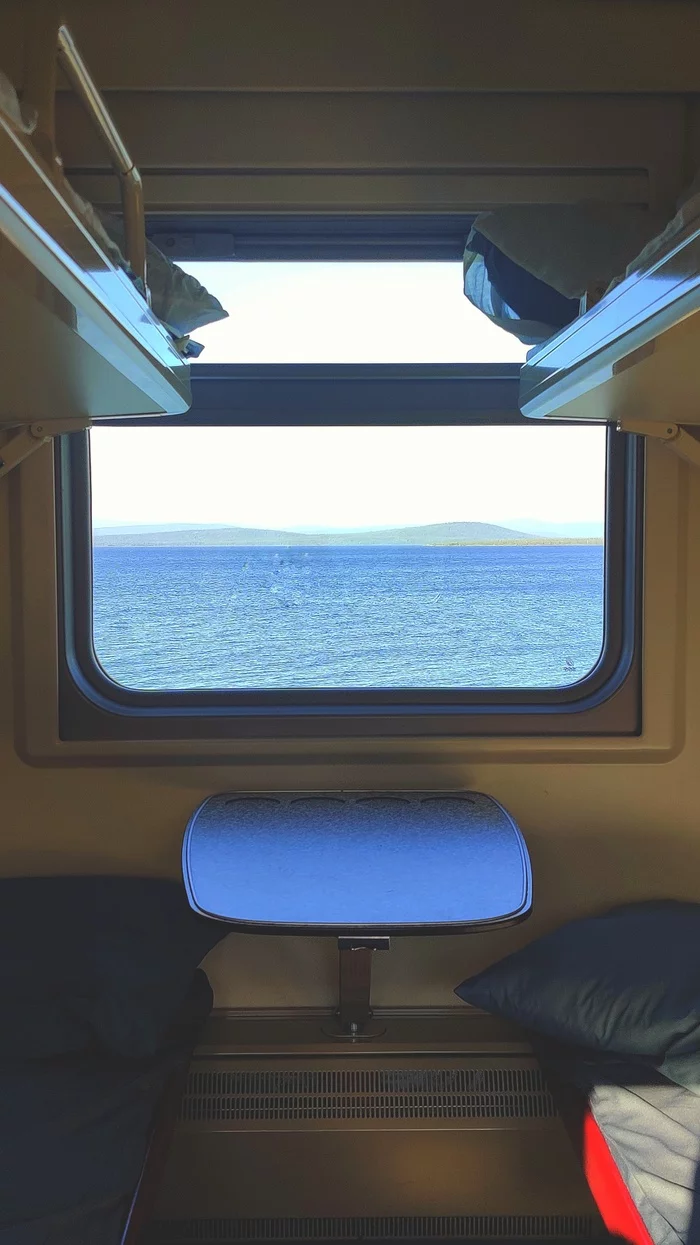 Once upon a time in the reserved seat - My, Reserved seat, A train, Mobile photography, Lake, Window, Murmansk region