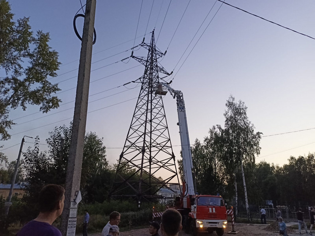 Response to the post In Kirov, a woman did a somersault with a power line - Bounce, Suicide, Vertical video, Video, Reply to post, Longpost, Negative