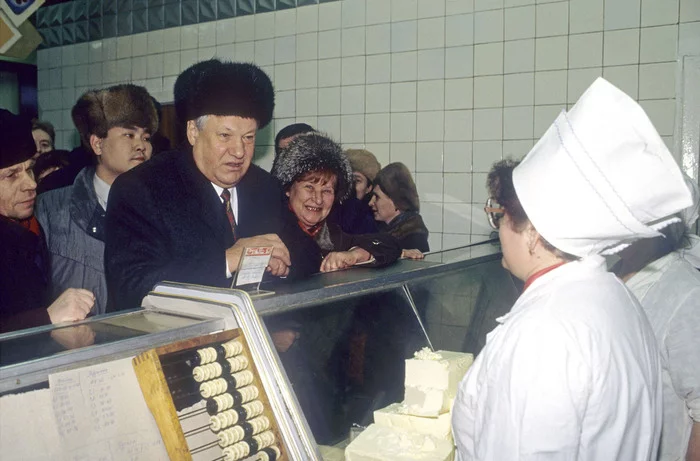 How did we survive? Shelves of Soviet stores before the collapse of the USSR (30 PHOTOS; Part 1) - My, the USSR, Score, Products, Moscow, 1990, Boris Yeltsin, Poverty, A crisis, The photo, Retro, Story, Longpost