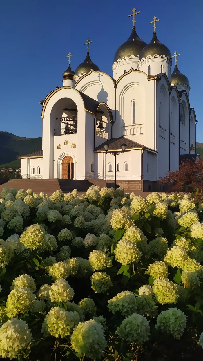 Cathedral of St. Andrew the First-Called in Gelendzhik - My, The photo, Photo on sneaker, Street photography, The cathedral, Longpost, Gelendzhik, Without processing