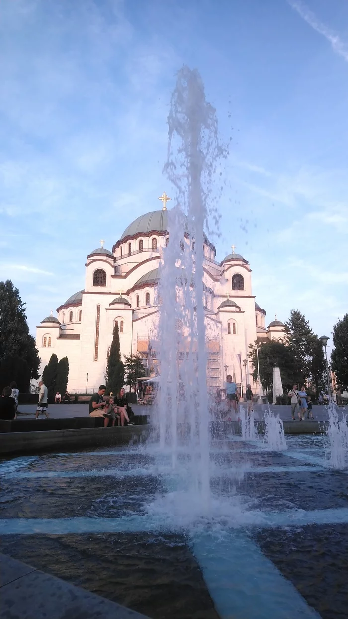 Temple of Saint Sava. An hour before the arrival of 300,000 people. Belgrade - My, Monument, Temple, Serbia, sights, Belgrade, Architecture, Town, The park, Fountain, Cross, City walk, Video, Longpost, Church