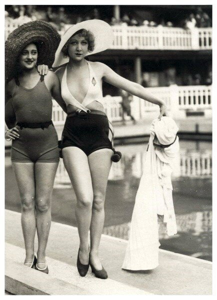 Beach fashion 20s-30s - Old photo, Beach, Fashion, Girls, Longpost, Black and white photo