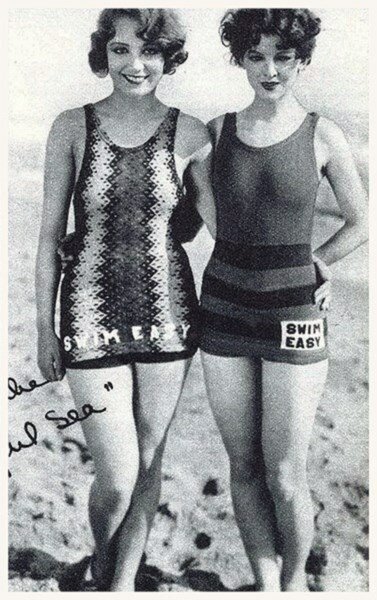 Beach fashion 20s-30s - Old photo, Beach, Fashion, Girls, Longpost, Black and white photo