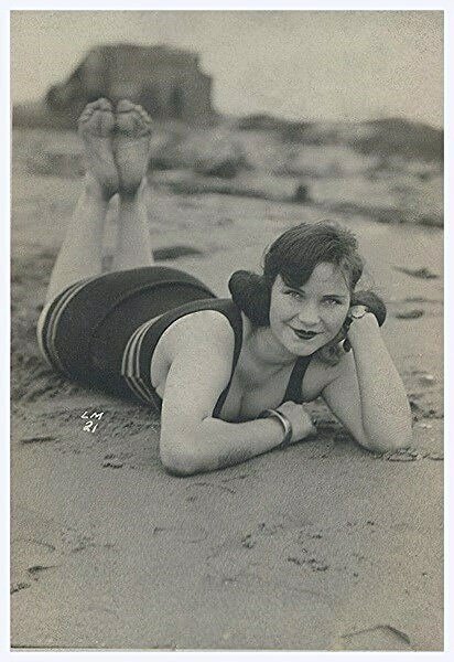 Beach fashion 20s-30s - Old photo, Beach, Fashion, Girls, Longpost, Black and white photo