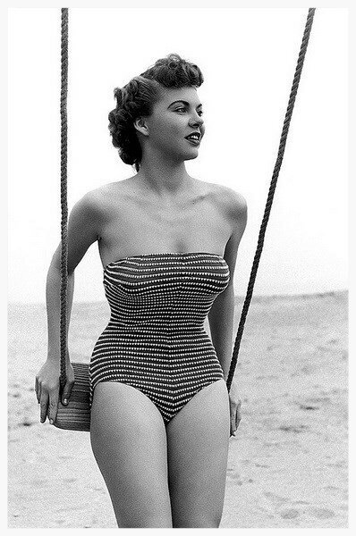 Beach fashion 20s-30s - Old photo, Beach, Fashion, Girls, Longpost, Black and white photo