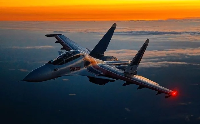 Su-30SM Russian Knights during the practice of night refueling - The photo, Russia, Aviation, Airplane, Sky, Russian Knights, Su-30cm, beauty, Refueling in the air