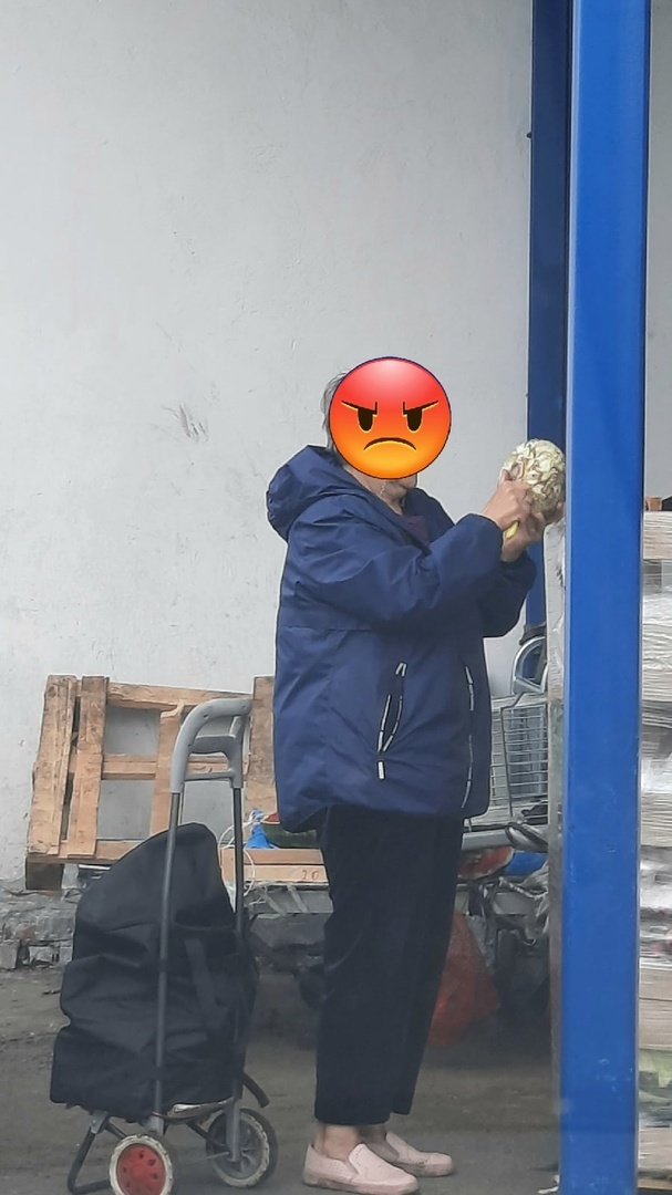 Is it worth it to buy groceries on the street? - Garden, Sale, The street, Moscow, Grandmother, Help, Fraud