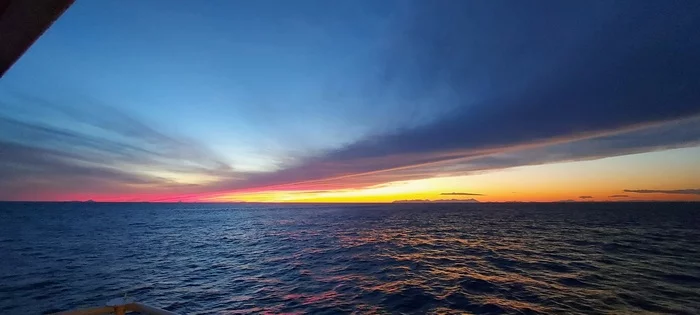 Sunset over the Northern Kuriles - My, Sea, Sunset, Battle of sunsets, Ocean, Pacific Ocean, The photo