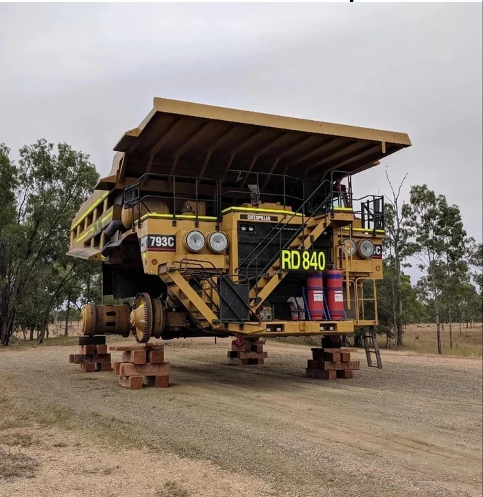 When I drove into a dangerous area - Humor, Auto, Truck, Caterpillar