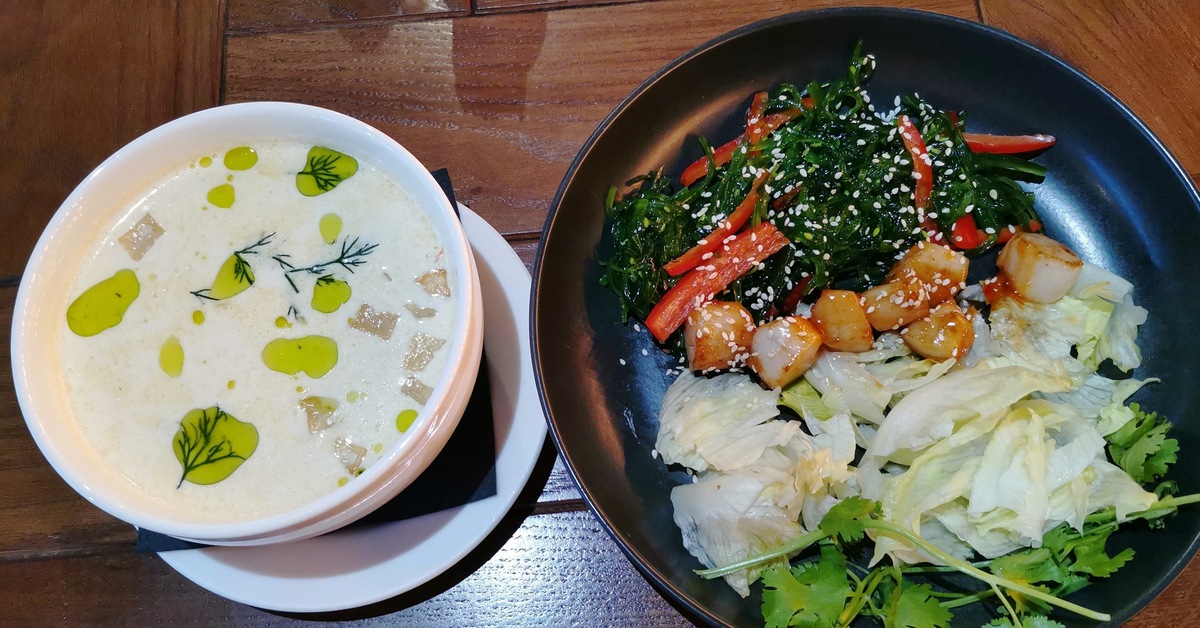 Токио сити салаты. Салат Кензо. Самые вкусные блюда в Токио Сити. Салат в блине Токио Сити. Токио Сити еда суп.