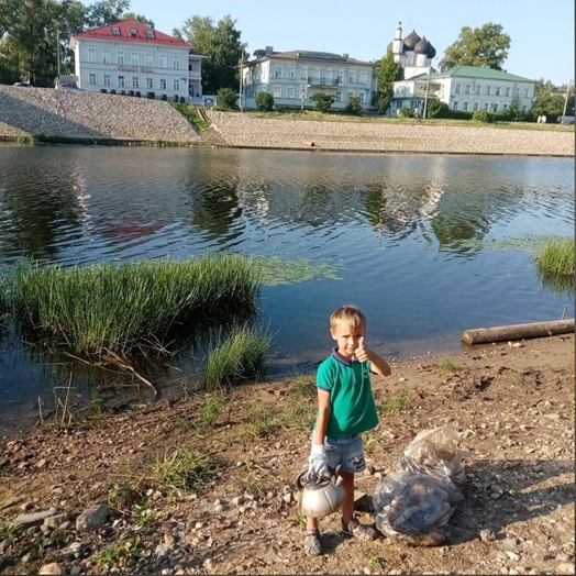 7-year-old boy from Vologda makes river banks cleaner - Ecology, Garbage, Vologda, Good deeds, Waste recycling, Longpost, Children
