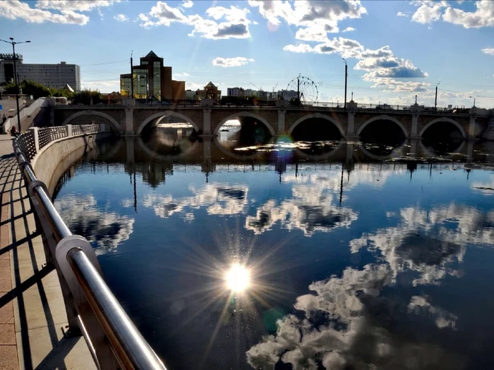 {\__/}( • . •)/ > love - My, The photo, Embankment, Reflection, The sun, Clouds