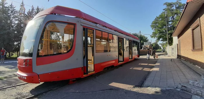 In Yenakiyevo (DPR), trams from the Leningrad region were launched for the first time. They were presented on the day of the city (September 3) - news, Russia, Leningrad region, Tram, Politics, Yenakiieve, Longpost, DPR