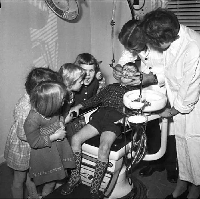 At the school dentist, Copenhagen, Denmark, 1956 - The photo, Old photo, Black and white photo, School, Children, 50th, Denmark, Dentist