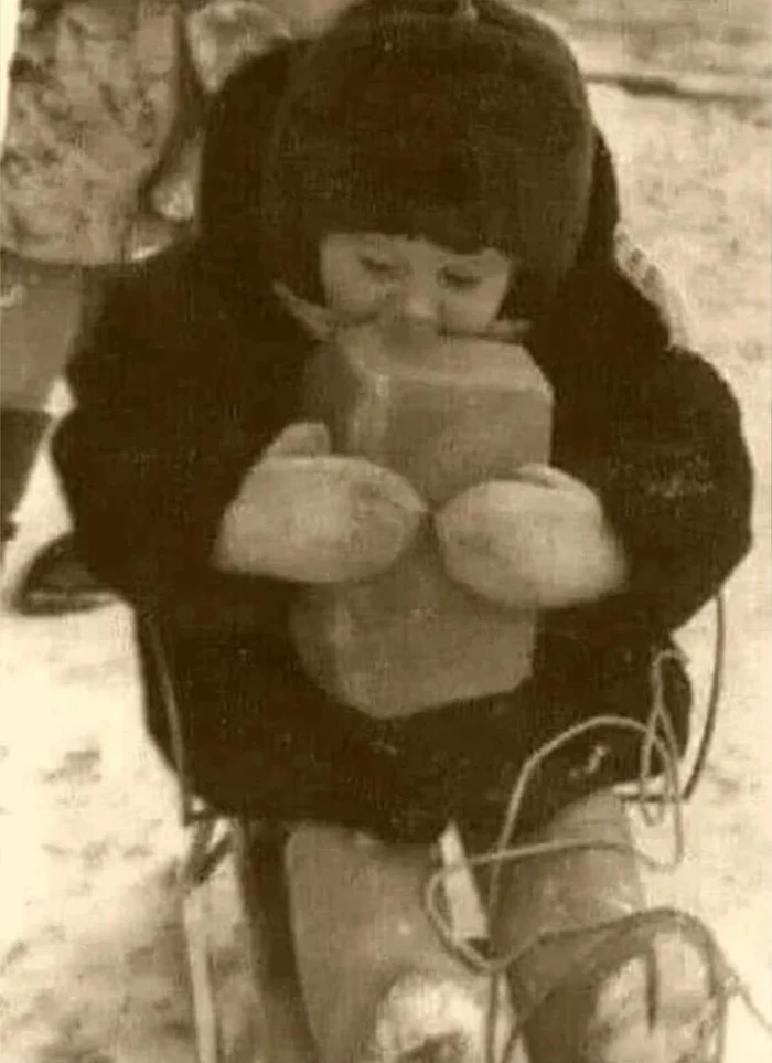 A crust of white, warm and fresh bread in childhood - The photo, Sled, Boy, Bread, White, Heat, Soft, Freshness, Old photo