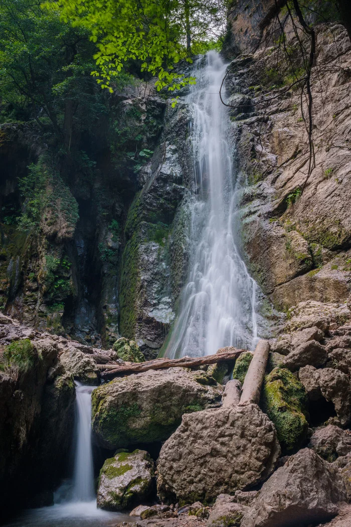 Eka-Chozhinsky waterfall - My, The photo, Waterfall, River, Forest, The rocks, Ingushetia