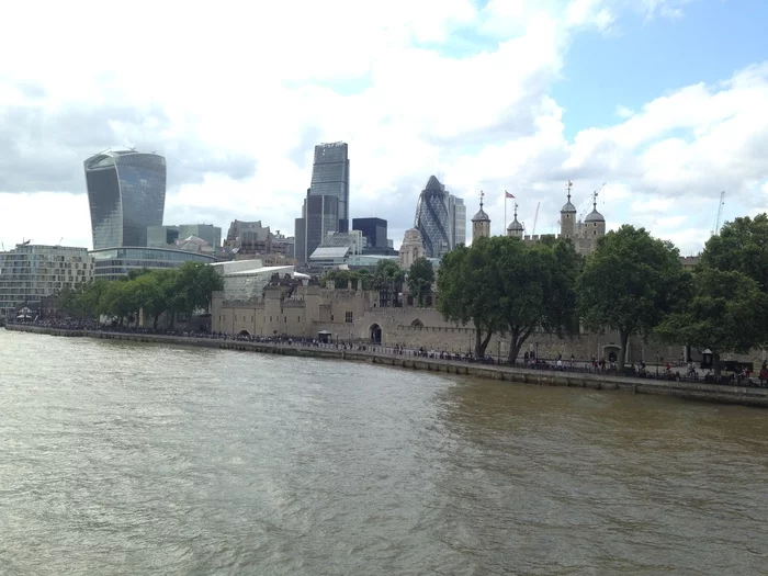 Such an architectural contrast in London - My, London, Tower, Contrast, The photo, Architecture