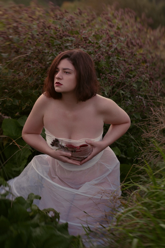 Женщиной быть больно