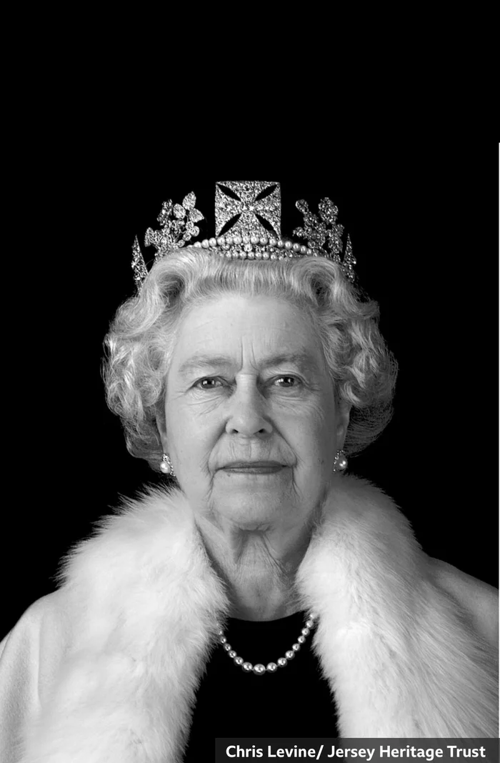 Queen Elizabeth II has died - Queen, Monarchy, Death, Text, Negative, Death of Elizabeth II