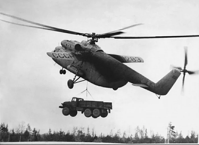 Mi-6 and URAL flew to build power lines, USSR - The photo, Old photo, Black and white photo, Made in USSR, Helicopter, Truck, Mi-6, the USSR