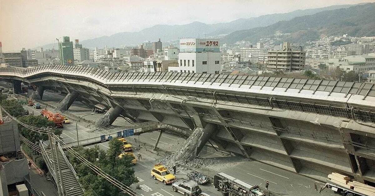Крушение больших. Землетрясение в Кобе 1995. 17 Января 1995 землетрясение в Японии. Землетрясение Хансин Япония 1995г. Землетрясение в Японии 1995 года в Кобэ.