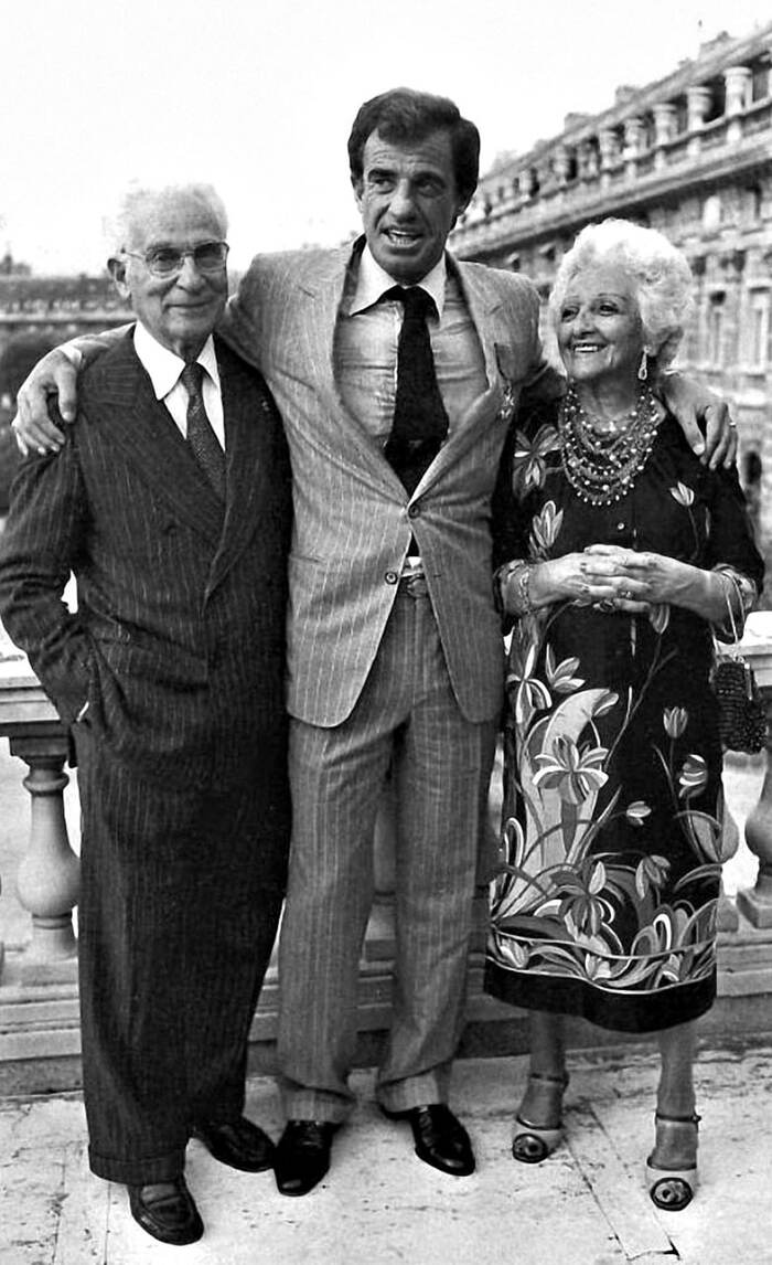 Jean-Paul Belmondo with his parents, 1980 - The photo, Old photo, Black and white photo, 80-е, Jean-Paul Belmondo, Parents, Actors and actresses