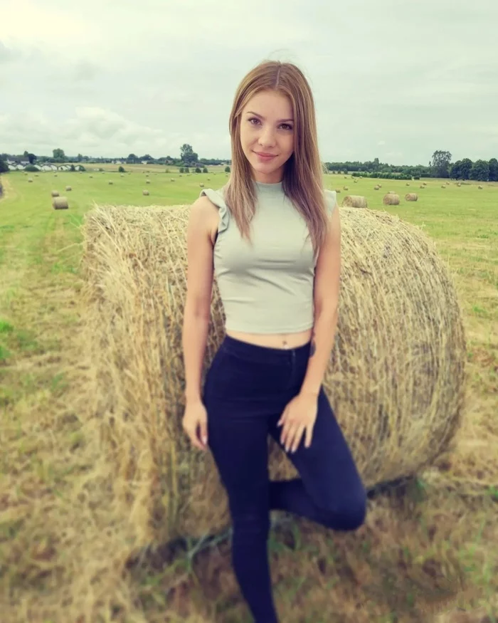 On the field - Girls, The photo, Long hair, Summer, Blur