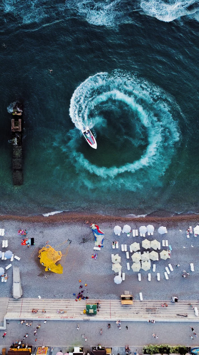 Круги на воде - Моё, Абхазия, Море, Катер, Волна, Черное море, DJI, Lightroom, Дрон, Аэросъемка, Квадрокоптер, DJI mini 2