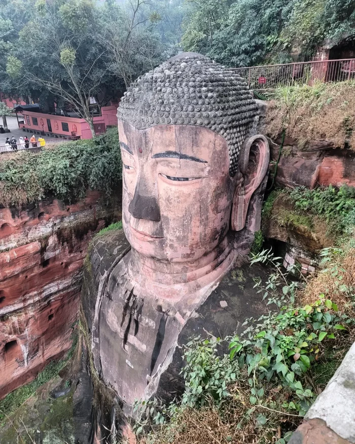 Maitreya Buddha statue in Leshan - My, China, Asia, Buddha, The photo, Blog, Sculpture, Architecture, Longpost, Mobile photography