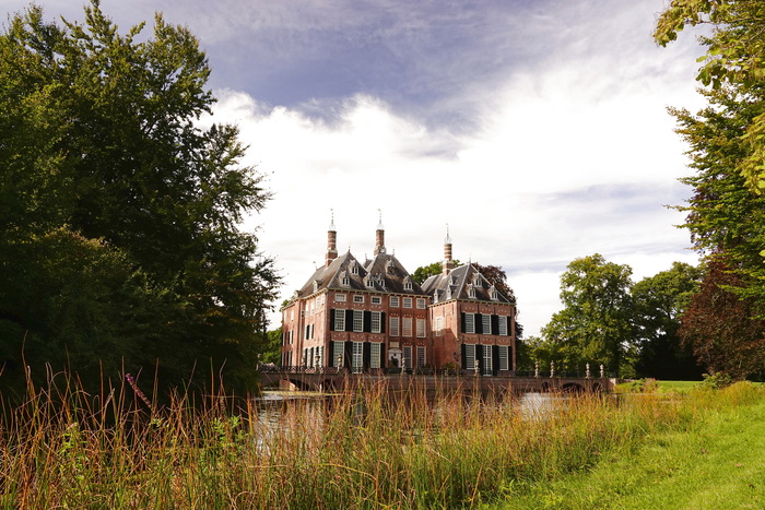 Замок Дойвенфорде близ города Ляйдсхендам