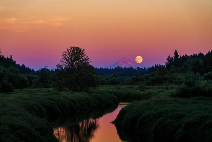 Fascinating moonrise - The photo, The mountains, moon, Landscape, beauty of nature, River