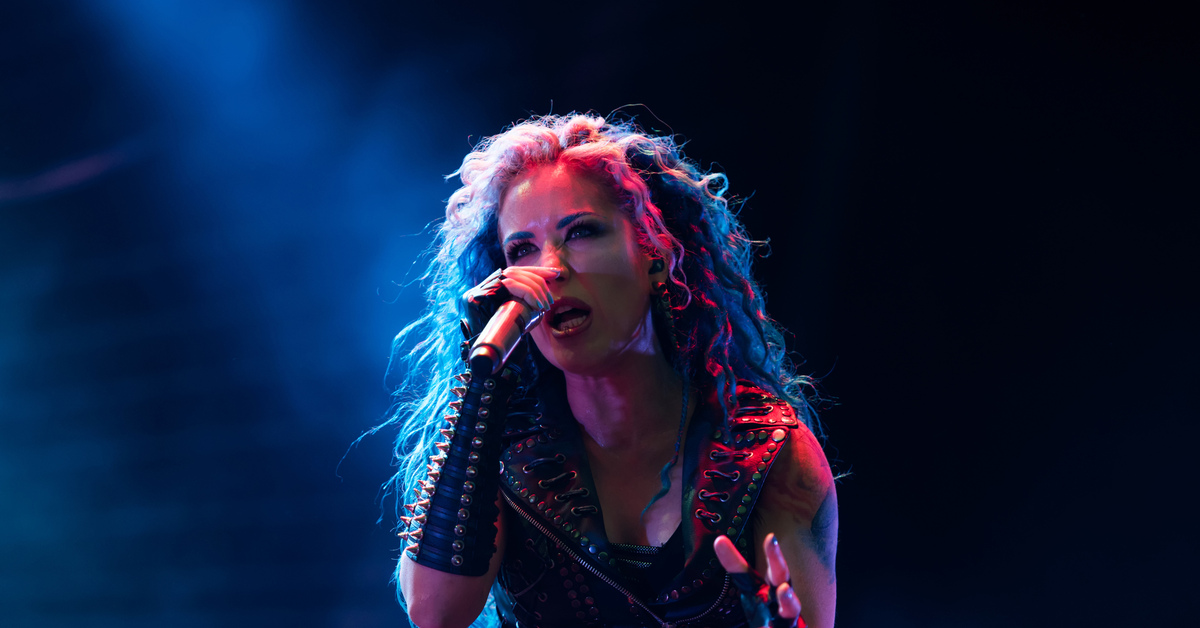 Уайт глаз. Alissa White-Gluz. Arch Enemy вокалистка. Alissa White Gluz 2022. Алиса Arch Enemy.