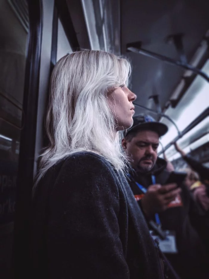 Reynira Targaryen in the St. Petersburg metro - My, The photo, Street photography, Metro, Girls, Transport, House of the Dragon, Mobile photography