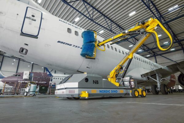 Aircraft cleaning robots - progress, ecology and budget savings - My, Robot, Ecology, Saving, Airplane, Aviation, Video, Longpost, Technics, Youtube