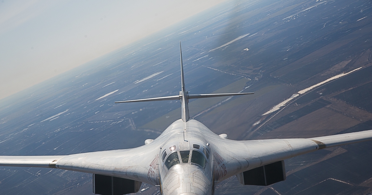 Ту 160 сверхзвуковой характеристики. Ту-160м белый лебедь. Ту-160 белый лебедь. Белый лебедь самолет ту 160. Стратегический бомбардировщик ту-160.