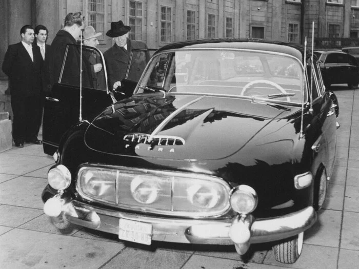 Tatra t603/1, made for the President of Czechoslovakia Antonin Zapotocki - Black and white photo, The photo, Czechoslovakia