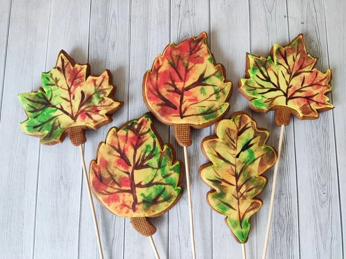 When there is no airbrush, but gingerbread leaves are needed - My, Gingerbread, Mobile photography, Food, With your own hands