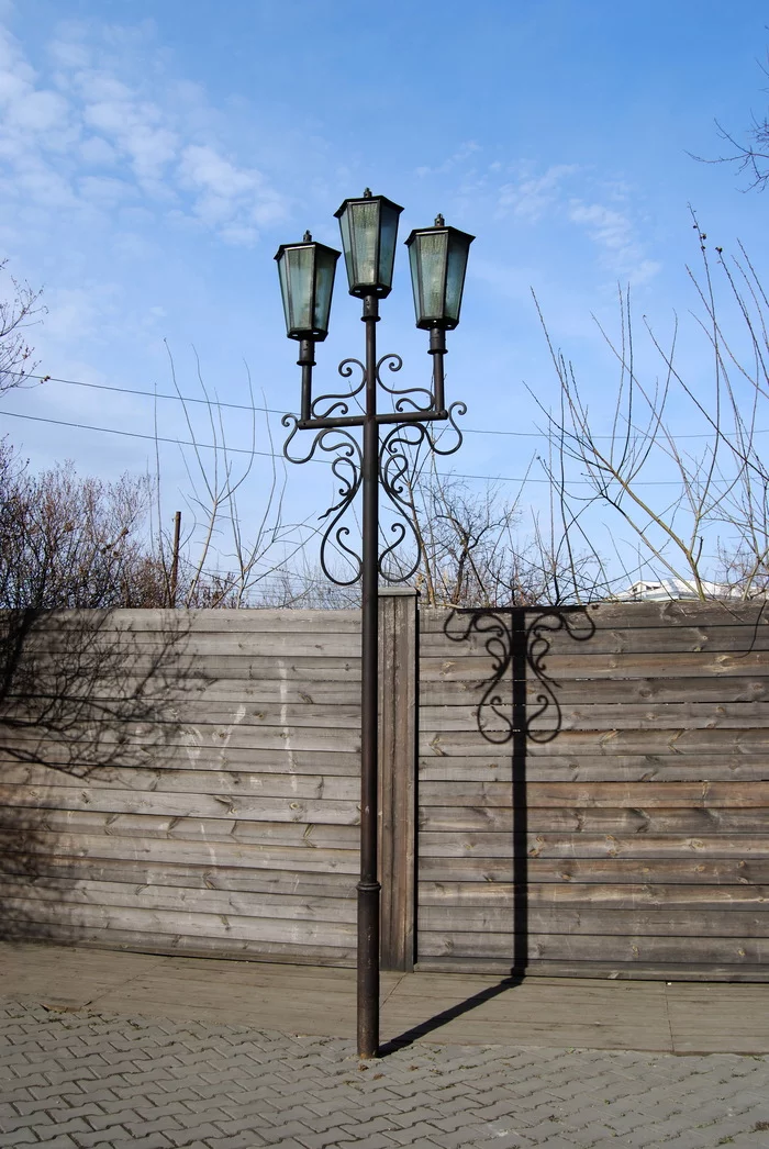 Day, street, lamp, fence... - My, Krasnoyarsk, Siberia, The photo, Lamp, Fence, Sky, Mood, Shadow