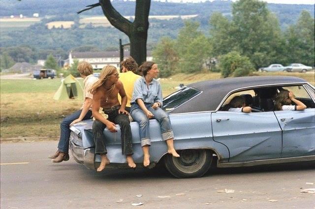 Concert goers hitchhike to a summer jam - Woodstock, The photo, Retro