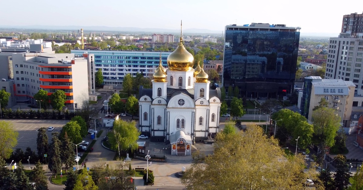 4 город краснодар. Краснодар достопримечательности. Краснодар храм возле м видео. Александро-Невский собор Краснодар фото вид сверху. Краснодар кафедральный собор фото с высоты птичьего.