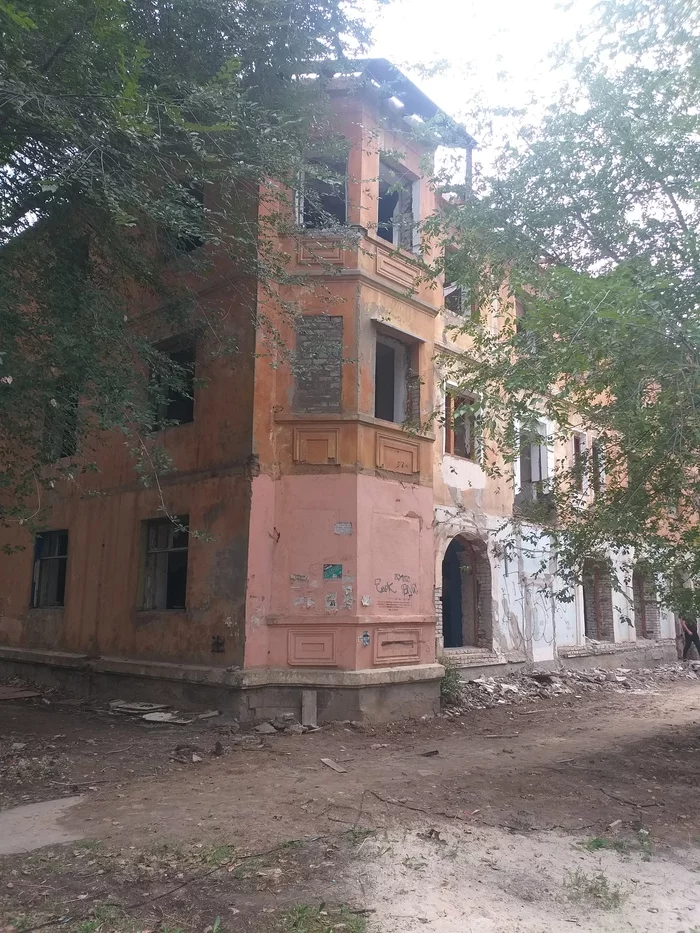 Beautiful in destruction - My, Old houses, Silence, Story, Stalinist architecture, Longpost