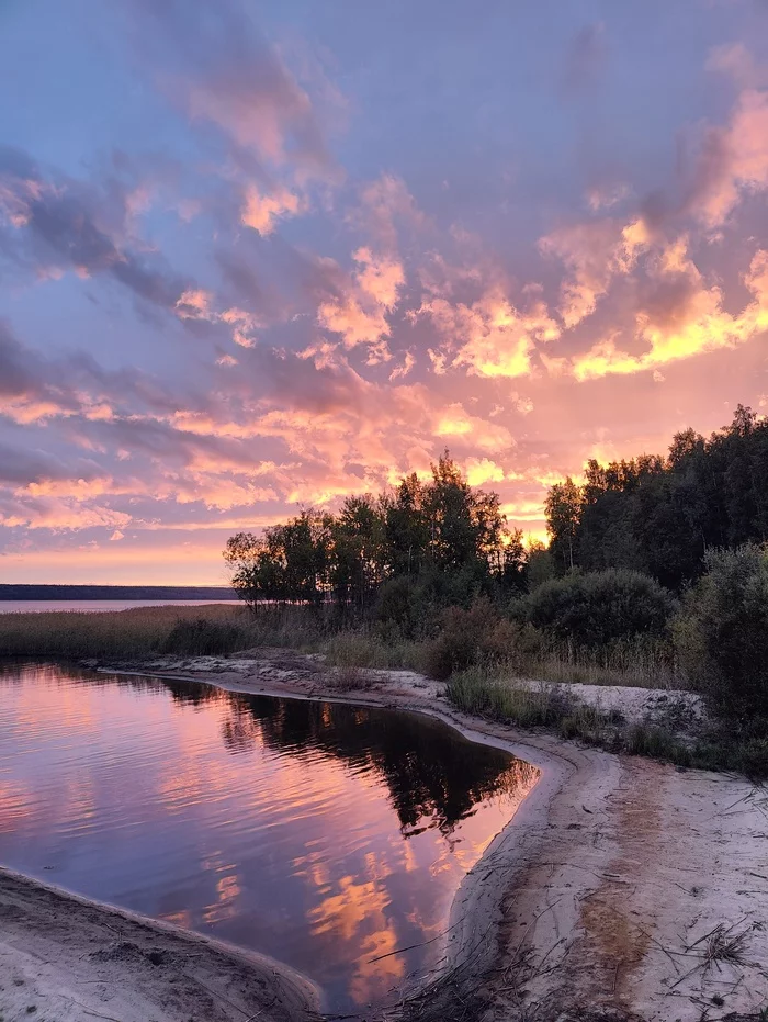 Вечерело - Моё, Фотография, Мобильная фотография, Река, Закат, Облака, Отражение, Небо