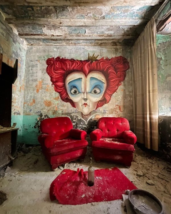 Graffiti by an artist from Barcelona who paints in abandoned places - Images, From the network, Graffiti, Modern Art, Monsters, Inc, SpongeBob, The Mask (film), Alice in Wonderland, Pink Panther, Shrek, Scooby Doo, Tasmanian devil, Hulk, Yoda, Minions, Joker, Cartoons, Artist, Longpost, The Simpsons