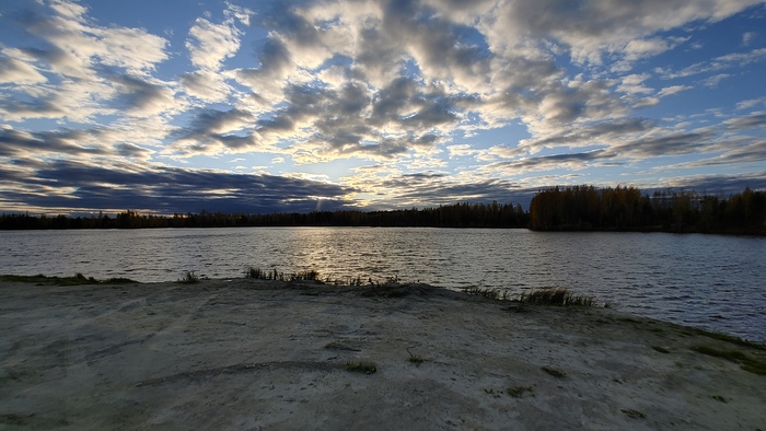 Ветер рвет облака